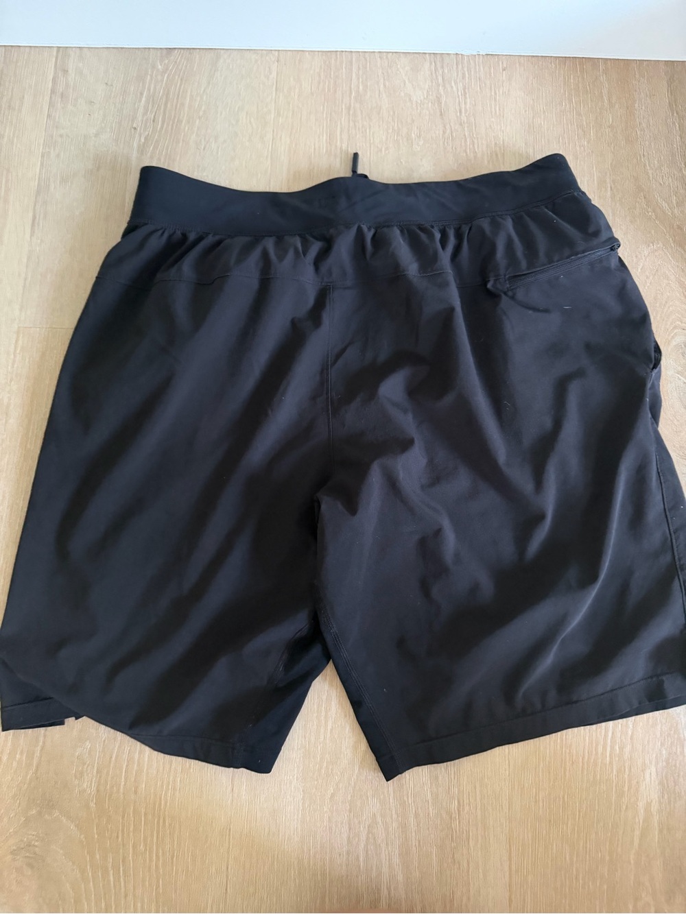 Men’s Lululemon Black Athletic Drawstring Shorts - Picture 4 of 6